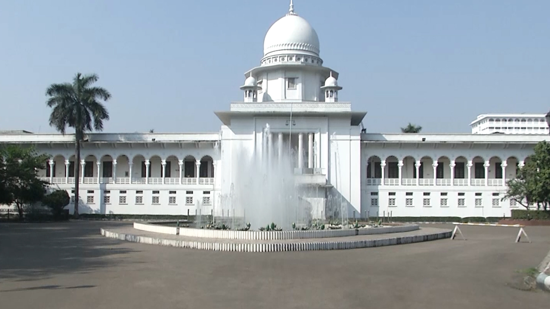 সাংবিধানিক ও গুরুত্বপূর্ণ মামলার শুনানি লাইভ সম্প্রচার করতে রিট
