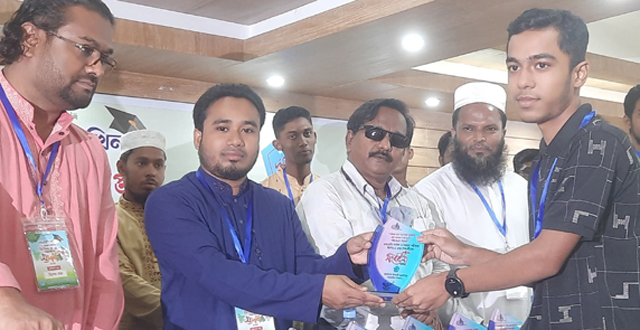 বোরহানউদ্দিনে জিপিএ-৫ প্রাপ্তদের ছাত্রশিবিরের সংবর্ধনা