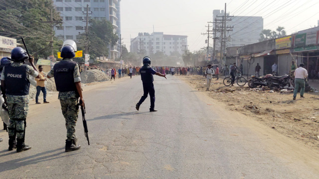 ফের উত্তপ্ত আশুলিয়া, পুলিশের এ এসপি সহ আহত ৩
