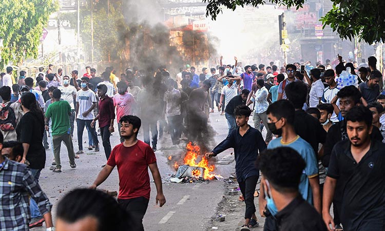 কারফিউ প্রত্যাহার দাবি বিএনপির, আমির খসরু আটক