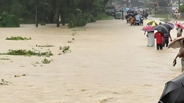 চট্টগ্রাম-কক্সবাজার রুটে যান চলাচল বন্ধ