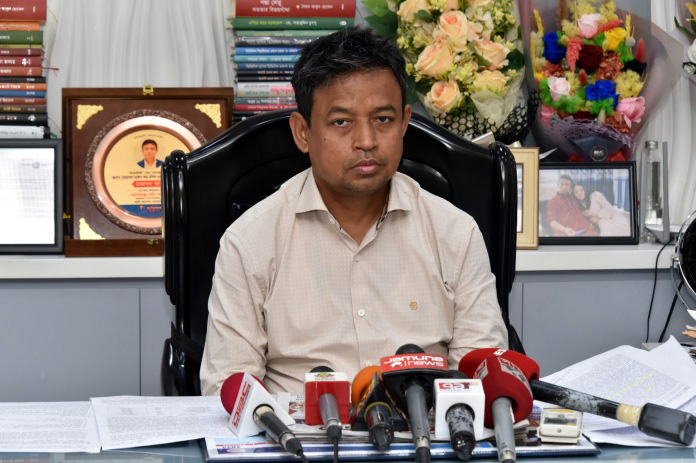 বিমানবন্দর থেকে অতিরিক্ত আইজিপি হারুন আটক