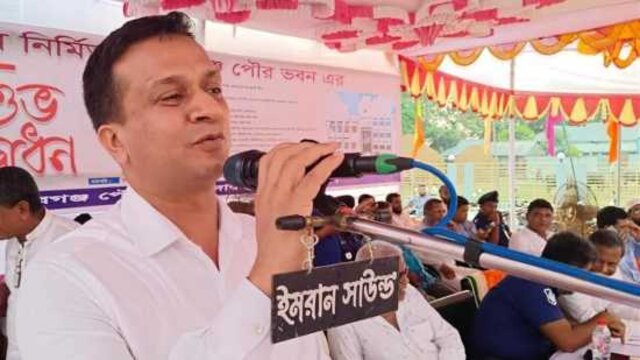 এবার আওয়ামী লীগের পক্ষে ভোট চাইলেন জামালপুরের ডিসি
