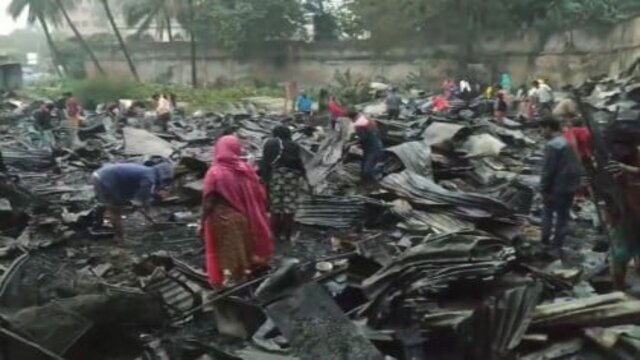 তেজগাঁও বস্তিতে ভয়াবহ আগুন, ২ জনের মৃত্যু