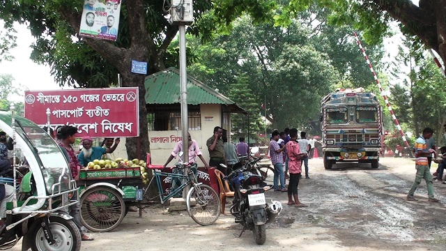 টানা ৬ দিন হিলি স্থলবন্দর দিয়ে আমদানি-রপ্তানি বন্ধ
