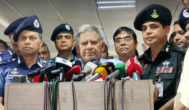 চাটুকারিতা করলে মিডিয়া বন্ধ করে দেওয়া হবে: স্বরাষ্ট্র উপদেষ্টা 