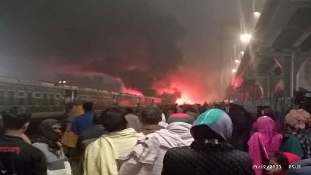 তেজগাঁওয়ে ট্রেনে আগুন, চার মরদেহ উদ্ধার