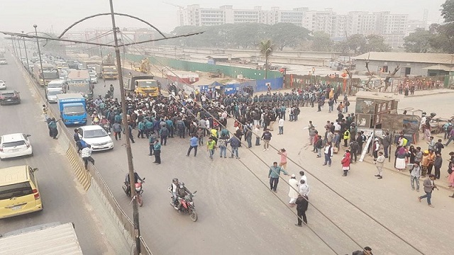 সড়ক অবরোধ প্রত্যাহার করল শিক্ষার্থীরা