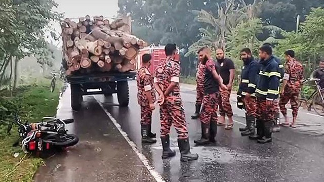 দেবীগঞ্জে মোটরসাইকেল-ট্রাক্টরের সংঘর্ষে নিহত ৩