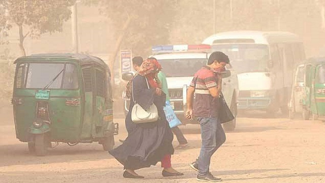 বায়ু দূষণে শীর্ষে ঢাকা