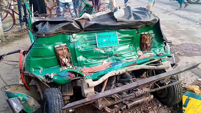 বগুড়ায় বাসচাপায় ৪ জন নিহত