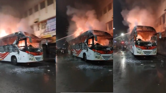 বাংলামোটরে বাসে আগুন