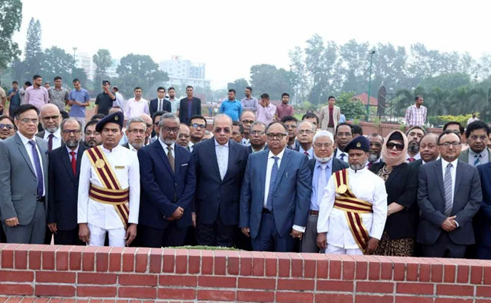 জাতীয় স্মৃতিসৌধে ও শহীদ মিনারে প্রধান বিচারপতির শ্রদ্ধা 