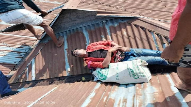 লাখাইয়ে চুরি করতে এসে বিদ্যুৎস্পৃষ্ট হয়ে এক চোরের মৃত্যু