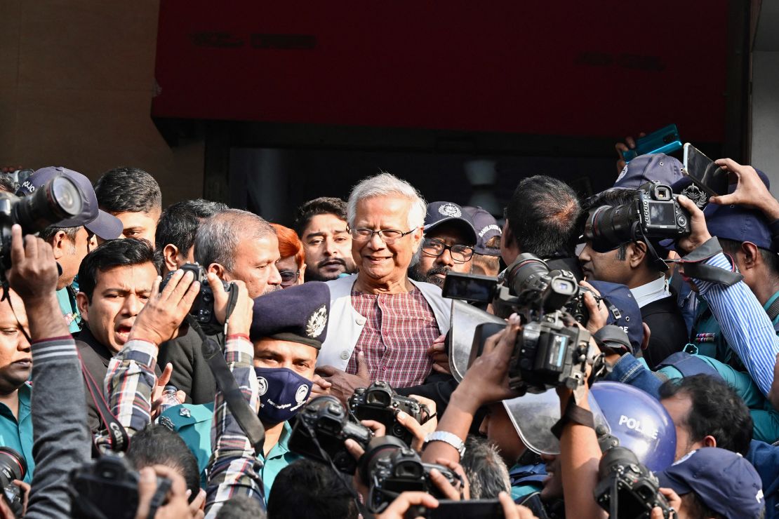 ১৭ সদস্যের অন্তর্বর্তীকালীন সরকারে যারা