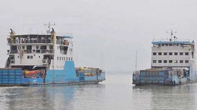 ঘন কুয়াশায় দৌলতদিয়া-পাটুরিয়া নৌরুটে ফেরি চলাচল বন্ধ