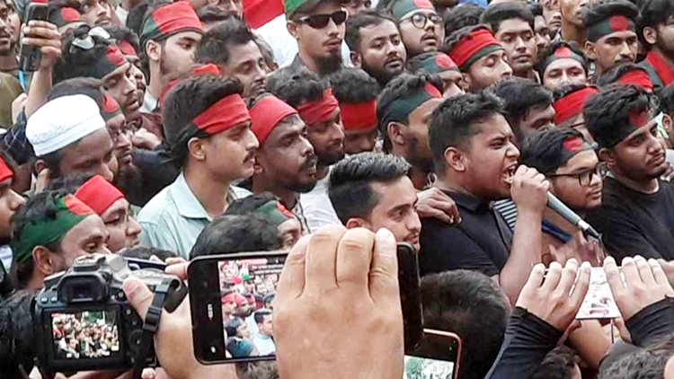 রাষ্ট্রপতির পদত্যাগ ও ছাত্রলীগ নিষিদ্ধের আল্টিমেটাম