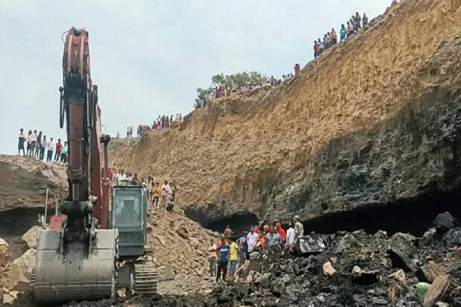 ভারতে কয়লাখনি ধসে নিহত ৩, অনেক মানুষ আটকে থাকার আশঙ্কা