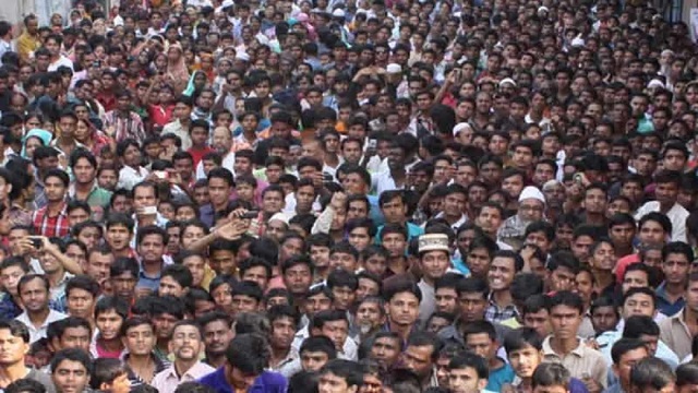 মঙ্গলবার রাজধানী ছেড়েছেন ১৯ লাখ সিম ব্যবহারকারী