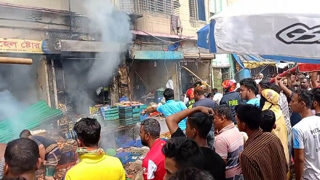 গ্যাস লাইন মেরামতের সময় বিস্ফোরণ, জবি ছাত্রসহ দগ্ধ আট