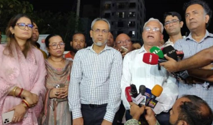 ইউনাইটেড হাসপাতাল অ্যাম্বুলেন্স-ইনজেকশন দেয়নি, অভিযোগ খালেদা জিয়ার চিকিৎসকের
