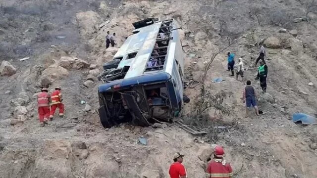 পেরুতে বাস খাদে পড়ে মৃত্যু ২৫