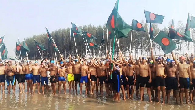 বাংলা চ্যানেল পাড়ি দিচ্ছেন ৩১ সাঁতারু