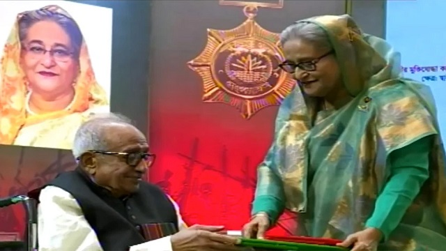 স্বাধীনতা পুরস্কার প্রদান করলেন প্রধানমন্ত্রী