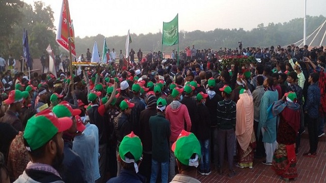 স্মৃতিসৌধে বীর শহীদদের প্রতি সর্বস্তরের মানুষের শ্রদ্ধা