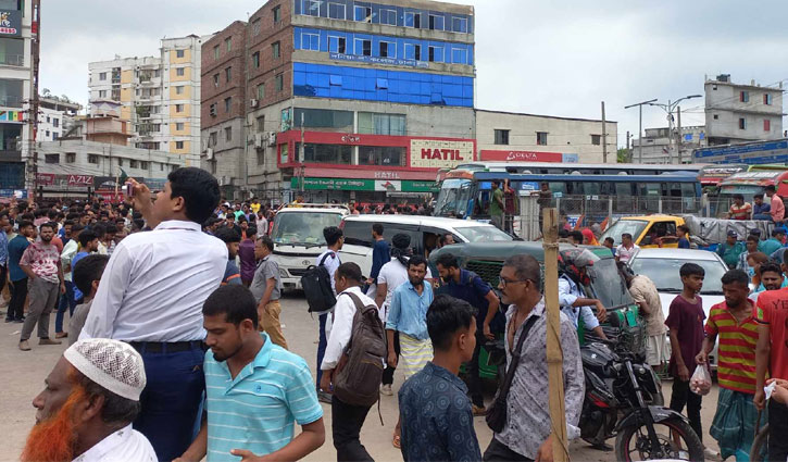 বাড্ডায় ও ঢাকা-চট্টগ্রাম মহাসড়ক অবরোধ শিক্ষার্থীদের