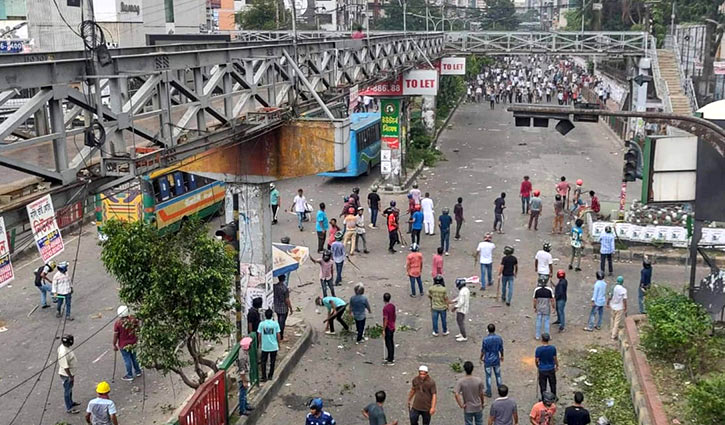 সায়েন্সল্যাবে শিক্ষার্থী ও ছাত্রলীগের মধ্যে ধাওয়া-পাল্টা ধাওয়া