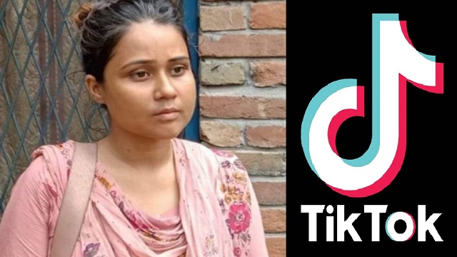 নড়াইলের কালিয়ায় বিশ হাতে প্রেমিকের বাড়িতে প্রেমিকার অনশন