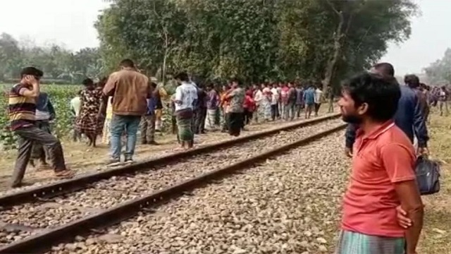 ট্রেনের সামনে ঝাঁপ দিয়ে এক ব্যক্তির আত্মহত্যা
